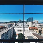 Ljubljana Center With A Castle View, Parking