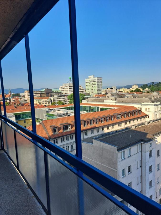 Center With A Castle View, Parking