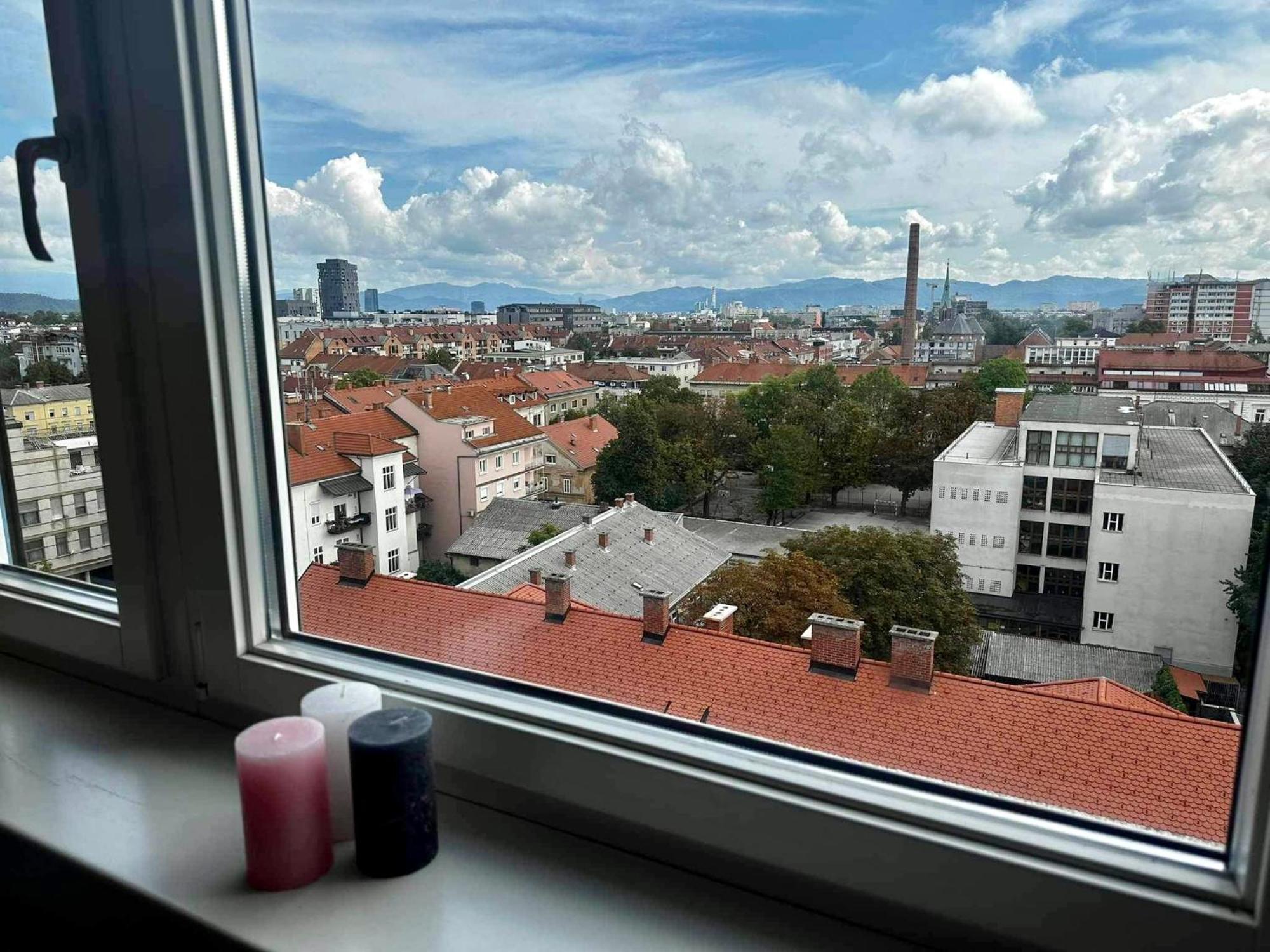 Apartment Center With A Castle View, Parking