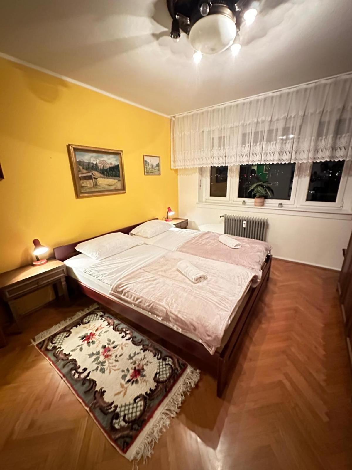Center With A Castle View, Parking Apartment *